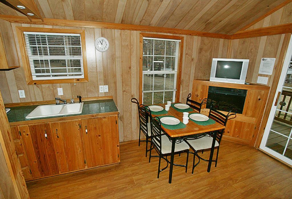 Arrowhead Camping Resort Deluxe Cabin 4 Douglas Center Esterno foto